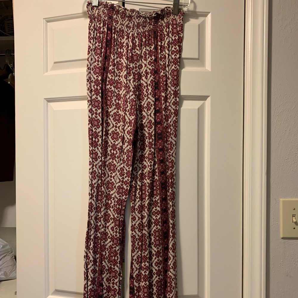 Brandy Melville Groovy Pants (NEVER WORN)